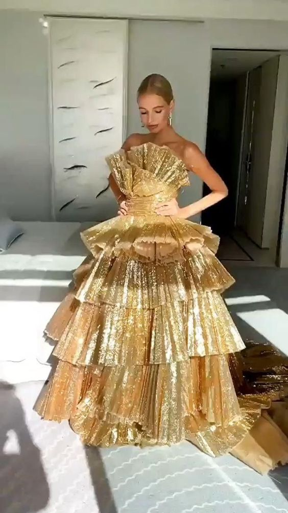 Luxurious Gold Strapless Pleated Irregular Neck Layered Prom Dress Ball Gown Quinceañera Party Dress SH1016